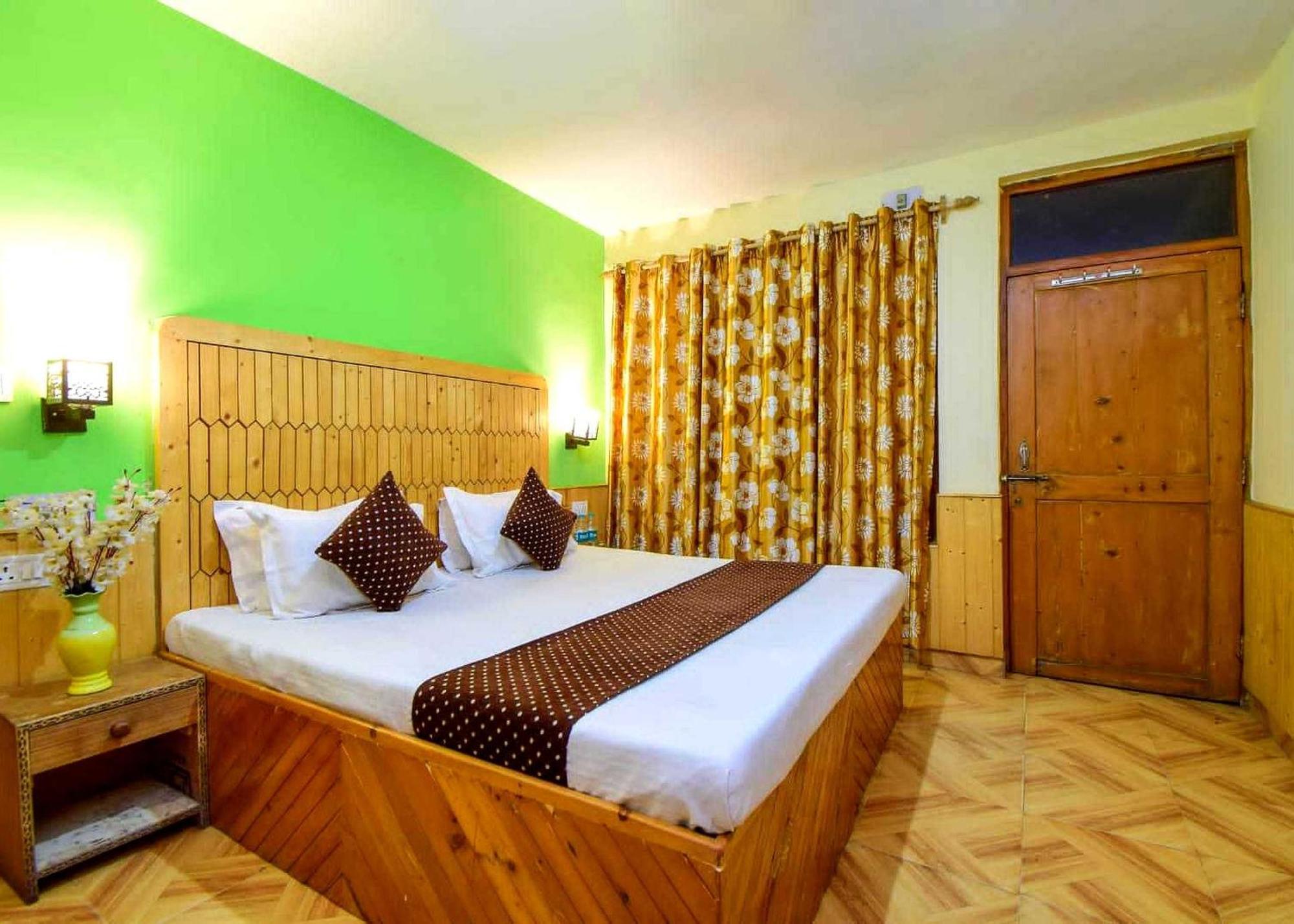Oyo Flagship 82405 Cochin Villa Manali  Exterior photo